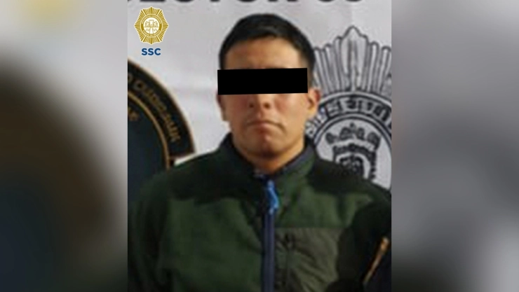 Detienen a hombre que amenazó a su pareja con los cuchillos de la cocina en CDMX