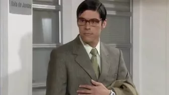 Nicolás, con su combo de trajes horribles y sabiduría callejera, fue el verdadero ‘sugar advisor’ que todo gerente financiero debería tener.