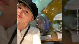 Taylor con boina.jpg