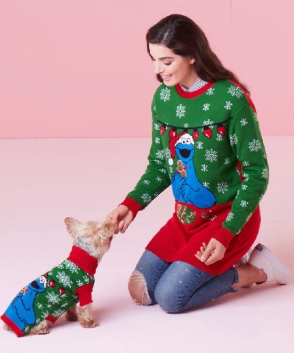 mujer con sueter navideño de navidad de liverpool