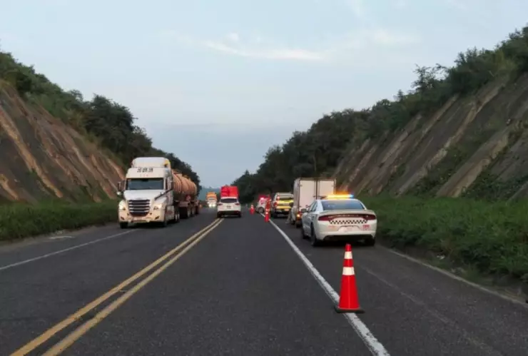 Carreteras cerradas por bloqueos y accidentes hoy 21 de diciembre