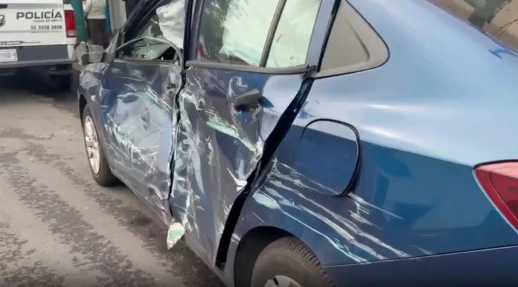 Fuerte choque deja una persona herida en Eje 5 Norte, CDMX