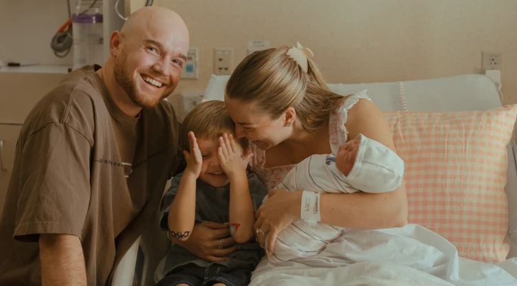 muere-hijo-influencer-emilie-kiser-3-anos-revelan-ahogo-alberca-pbg-notas-mt.jpg