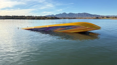 Tres personas resultaron heridas después de que una lancha chocara.png