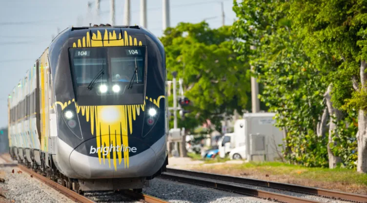 Un tren de alta velocidad que realice una ruta en Florida.