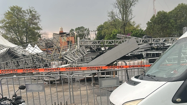 caida escenario estructura alcaldia gustavo a. madero.jpg