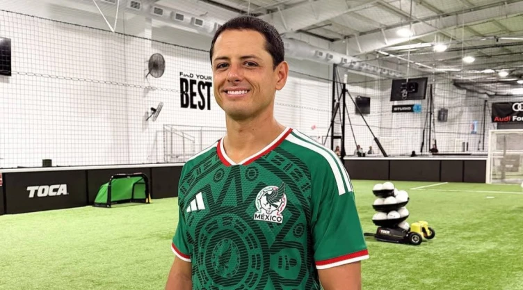 ÚLTIMA HORA: Chicharito luce la playera de México previo a la Copa Mundial de la FIFA 2026™