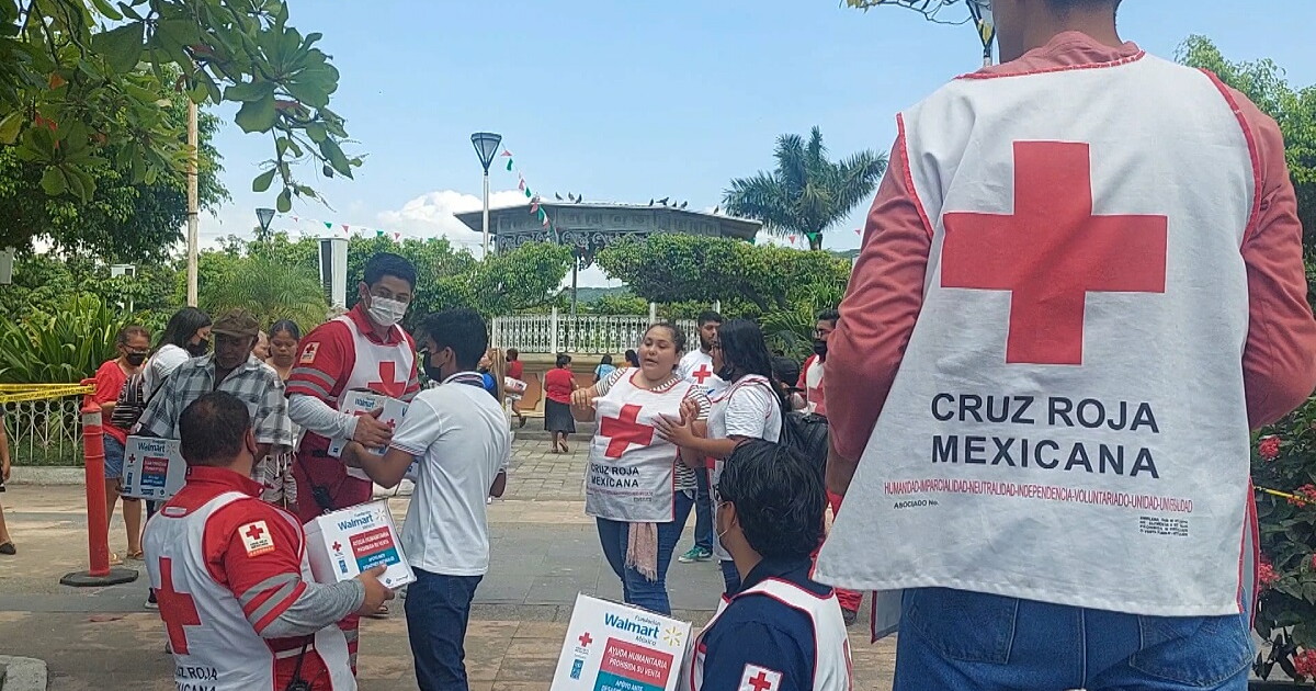 Cruz Roja distribuye víveres para damnificados por sismo en Colima