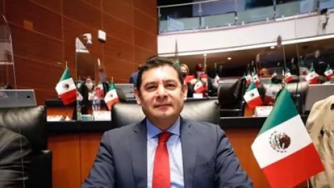Alejandro Armenta en contra de desaparecer órganos autónomos como el INE