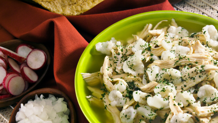 Qué ingredientes lleva el pozole blanco y cómo prepararlo.jpeg