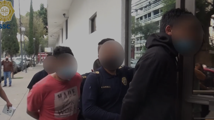 detenidos cuerpo mujer.png