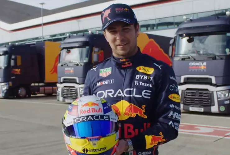 Checo Pérez y su nuevo casco