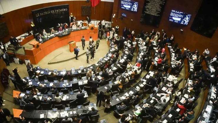 ¡Fiesta patria con pleito incluido! Diputados se lanzan acusaciones y después se van de puente.