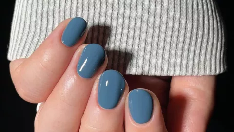 uñas azul ceruleo el diablo viste a la moda