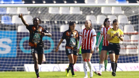 Chinwendu Ihezuo festeja con Pachuca Femenil