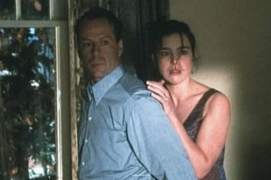 Escena de la película ‘El Sexto Sentido’ (Sixth Sense) con Halley Jeol Osment y Bruce Willis por Azteca 7.