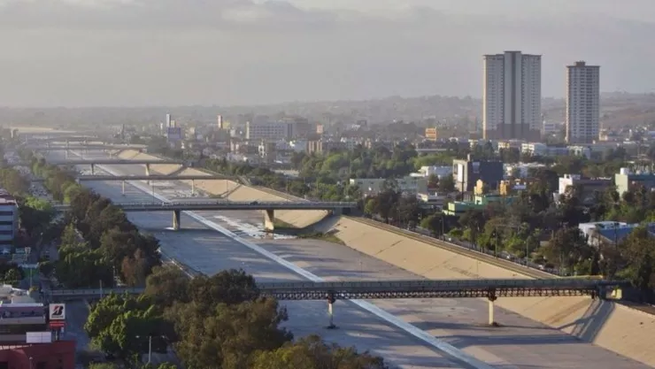 México denuncia violación de tratados por muro fronterizo de EU sobre el río Tijuana