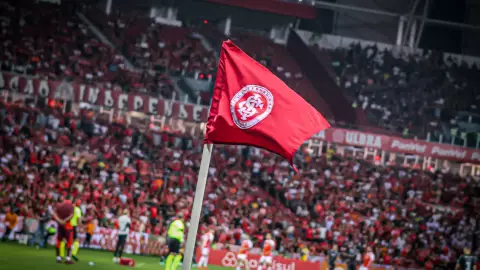 Aficionados Inter de Porto Alegre explotan vs su equipo por derrota ante México