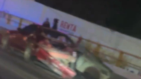 Auto vuelca en Paseo Constituyentes 5 de marzo