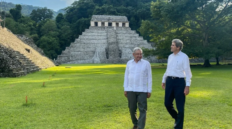 AMLO John Kerry Palenque.jpg