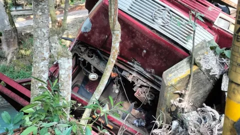 El accidente cerró el carril de subida y movilizó cuerpos de emergencia