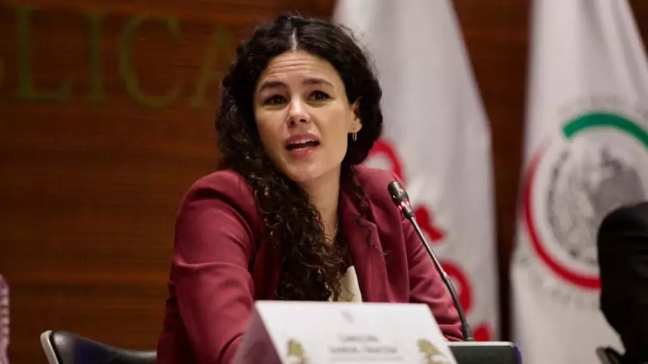 Luisa Alcalde en conferencia