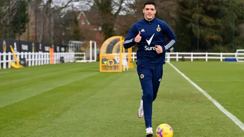 Raúl Jiménez retoma entrenamientos con los Wolves tras fractura de cráneo