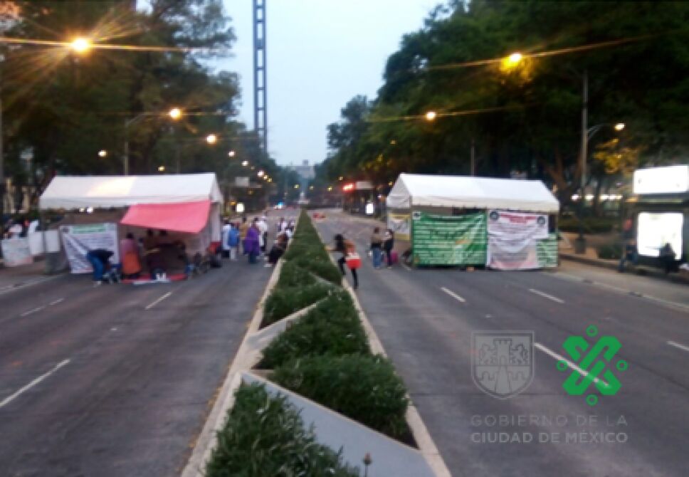 Continúa bloqueado en ambos sentidos de Paseo de la Reforma, a la altura de la Diana