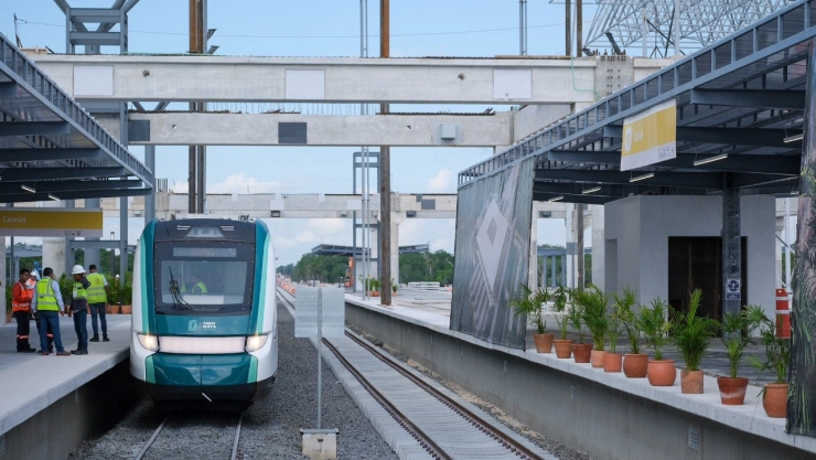 AMLO se sube al Tren Maya y realiza segundo recorrido de prueba en Quintana Roo