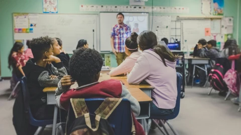 ¿Cuáles son los puentes escolares en mayo de 2025, según la SEP?
