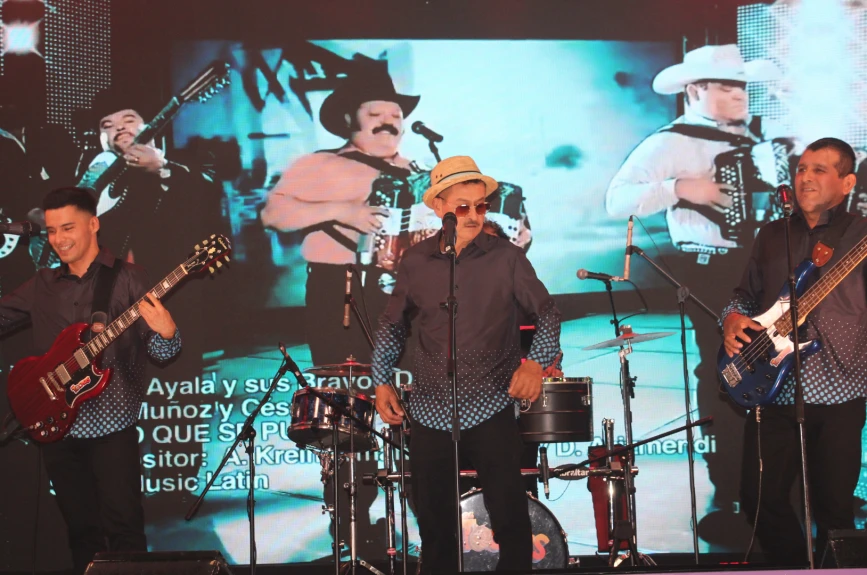 Todo mundo se puso a bailar con Los Toches