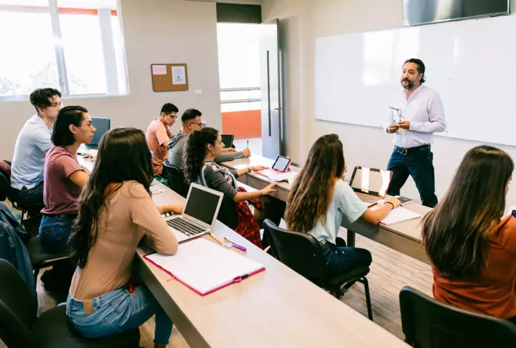 Carreras universitarias peor pagadas en México