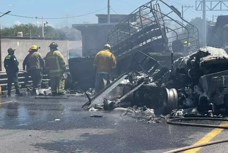 Carambola-en-carretera-57-deja-varios-autos-incendiados