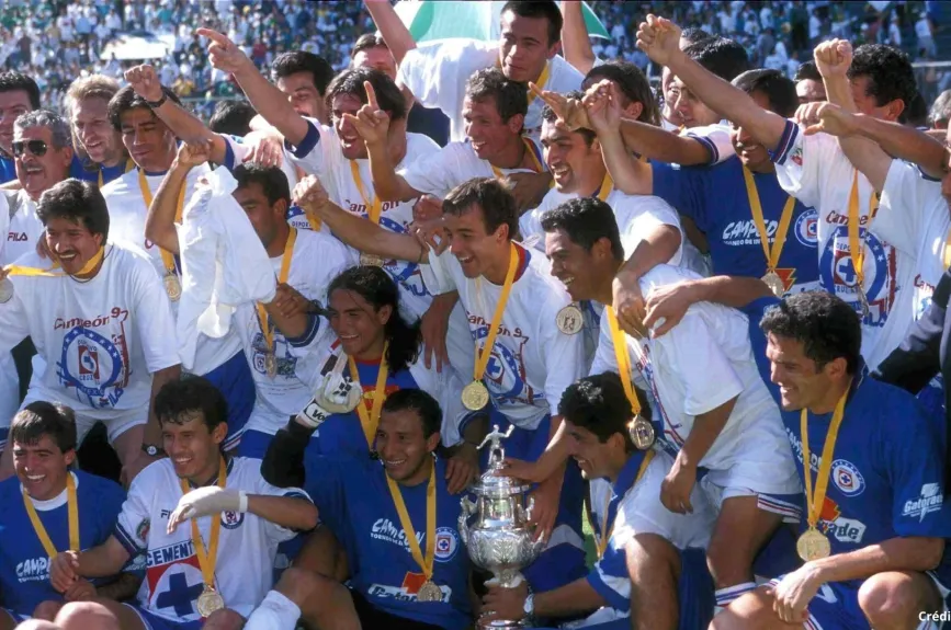 11 cruz azul campeón 1997 final león.jpg