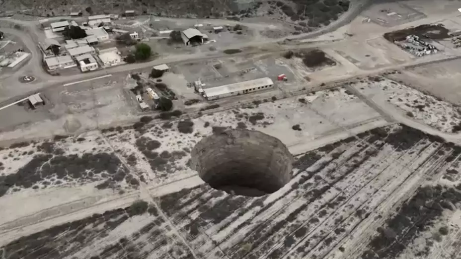 Socavón en Chile: residentes de Atacama temen que el cráter crezca más