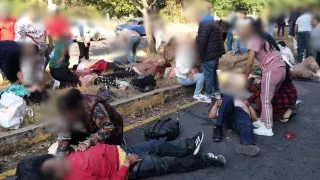 FOTOS: Peregrinos quedaron prensados tras choque entre camión y camioneta hoy; van al menos 2 muertos y múltiples heridos