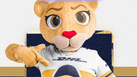 Pumas UNAM presenta a ‘Goya’, la nueva mascota del equipo.