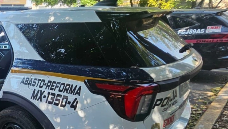 Esposan a hombre en Iztapalapa y muere arriba de patrulla de CDMX