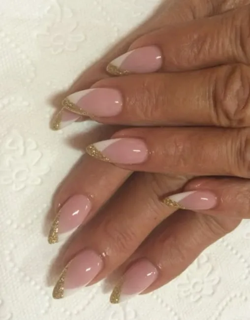mira estas uñas color rosa con nude