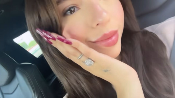 Ángela Aguilar confirma que aún está con Nodal con esta foto.png