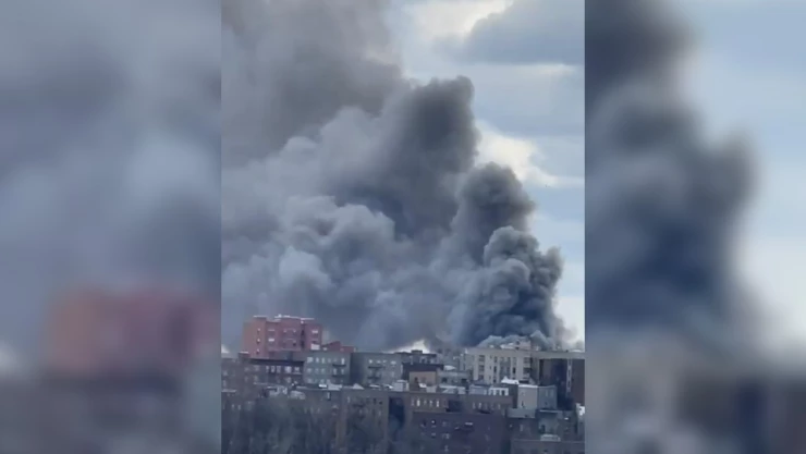 bomberos_combate_incendio_masivo_bronx_nueva_york