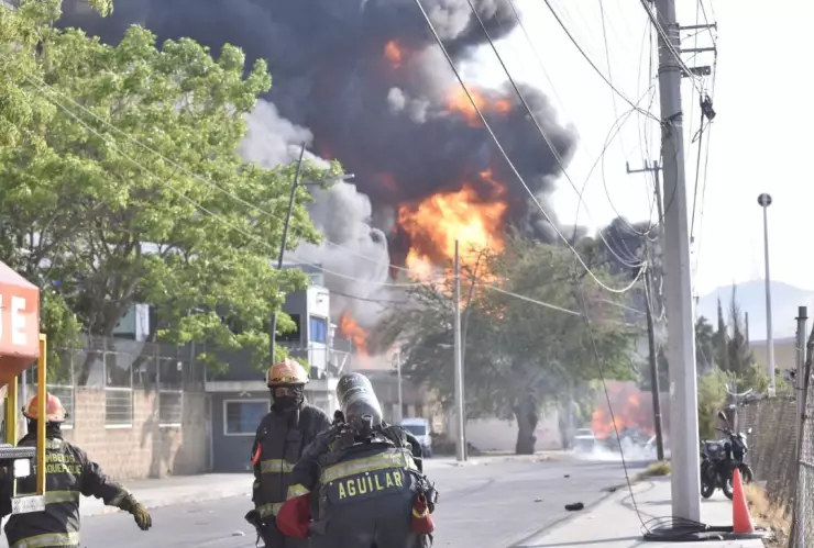 Incendio en fábrica de aerosoles en Tlaquepaque provoca explosiones