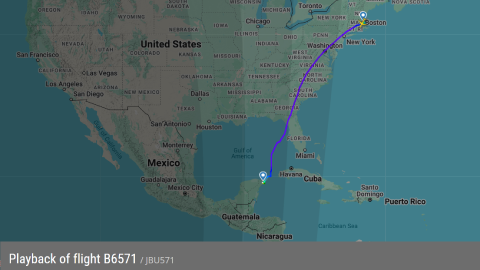 ¡it’s-a-Me! Avión de Super Mario Bros ‘Cloudtop Cruiser’ llega al aeropuerto de Cancún 4.jpg
