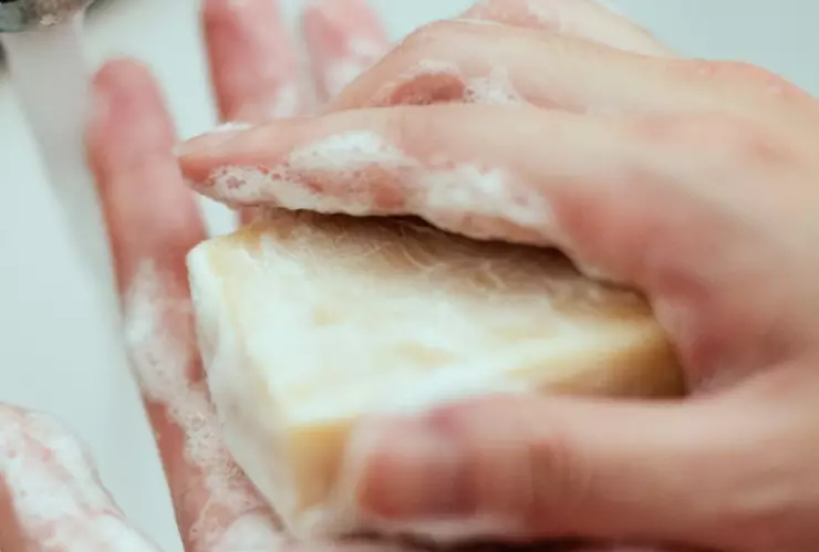 Mito o realidad: ¿es malo compartir el jabón de baño con otras personas?.jpg