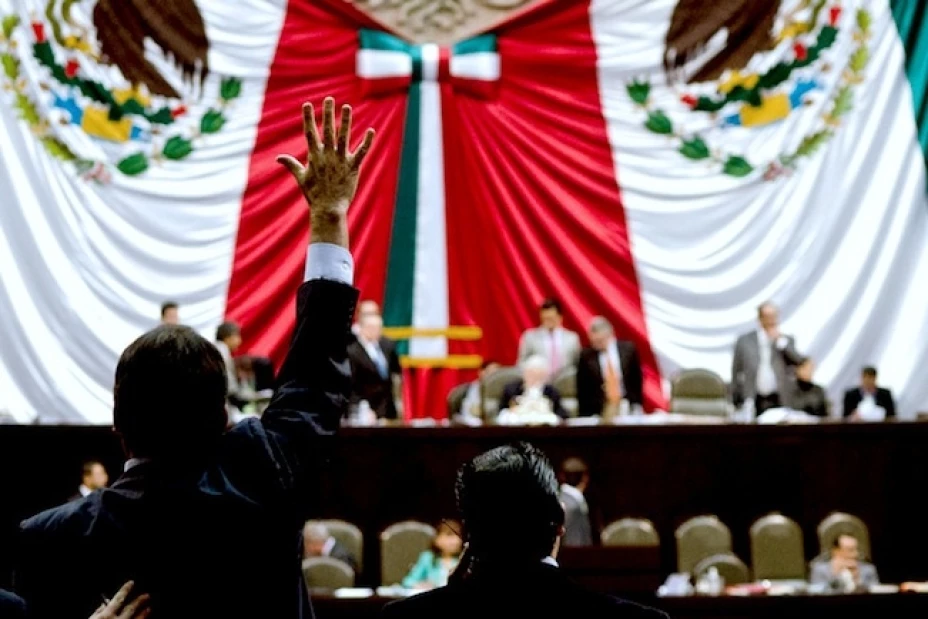 Integrantes del Consejo de la Reforma Política han pedido a los legisladores se comprometan para que la ciudad de México sea sede de los Poderes de la Unión