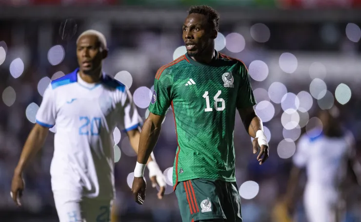Julián Quiñones ante Honduras