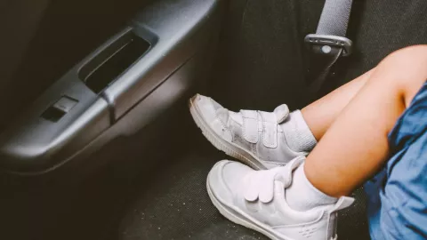 Muere niño de 3 años al ser olvidado en camioneta por su familia en Matamoros