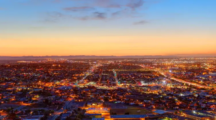 la hermosa ciudad de Texas en un impresionante atardecer