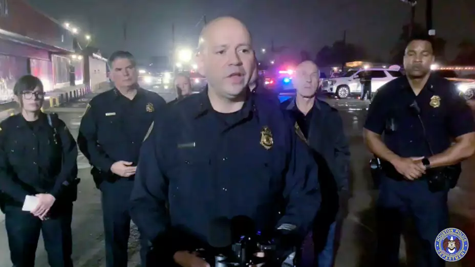 Policía de Houston luego de un tiroteo en una fiesta.