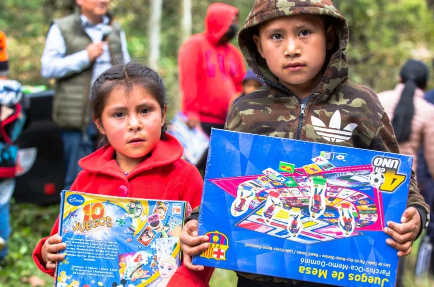 Generando sonrisas en la edición 2021 - 2022 del Juguetón Azteca.